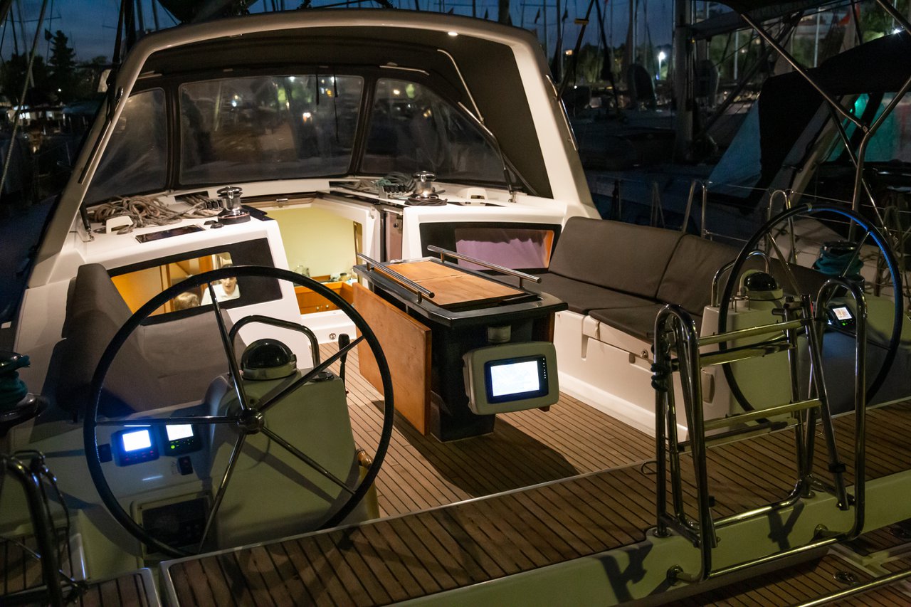 Photo #13 - Oceanis 48 - 5 cab. (Aeolis) en Athènes - 37889