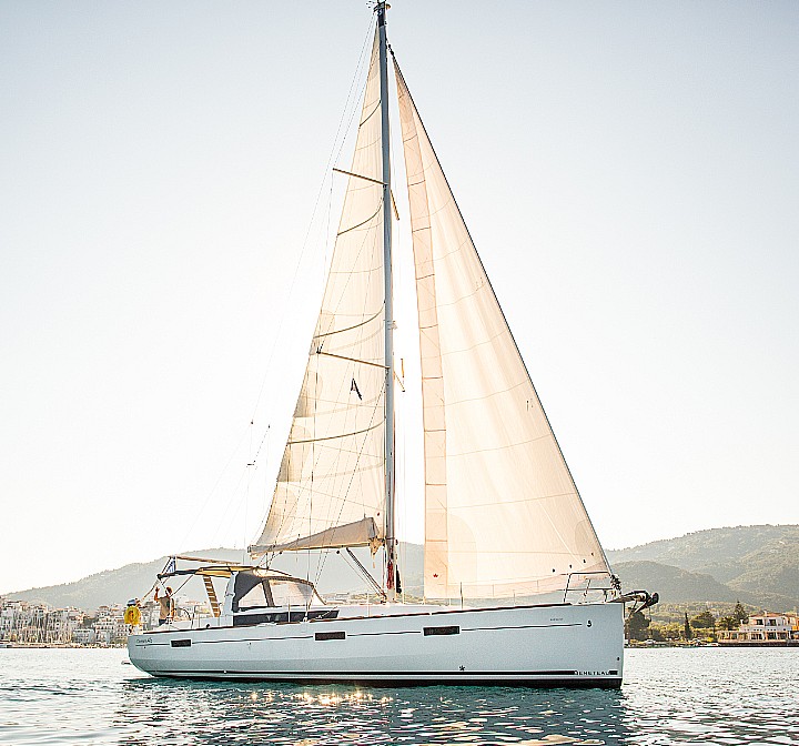 Photo #3 - Oceanis 45 - 4 cab. (Daedalus) in Skiathos - 37891