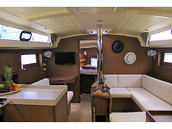 Photo #3 - Oceanis 41.1 (Diamanti I) in Skiathos - 37894