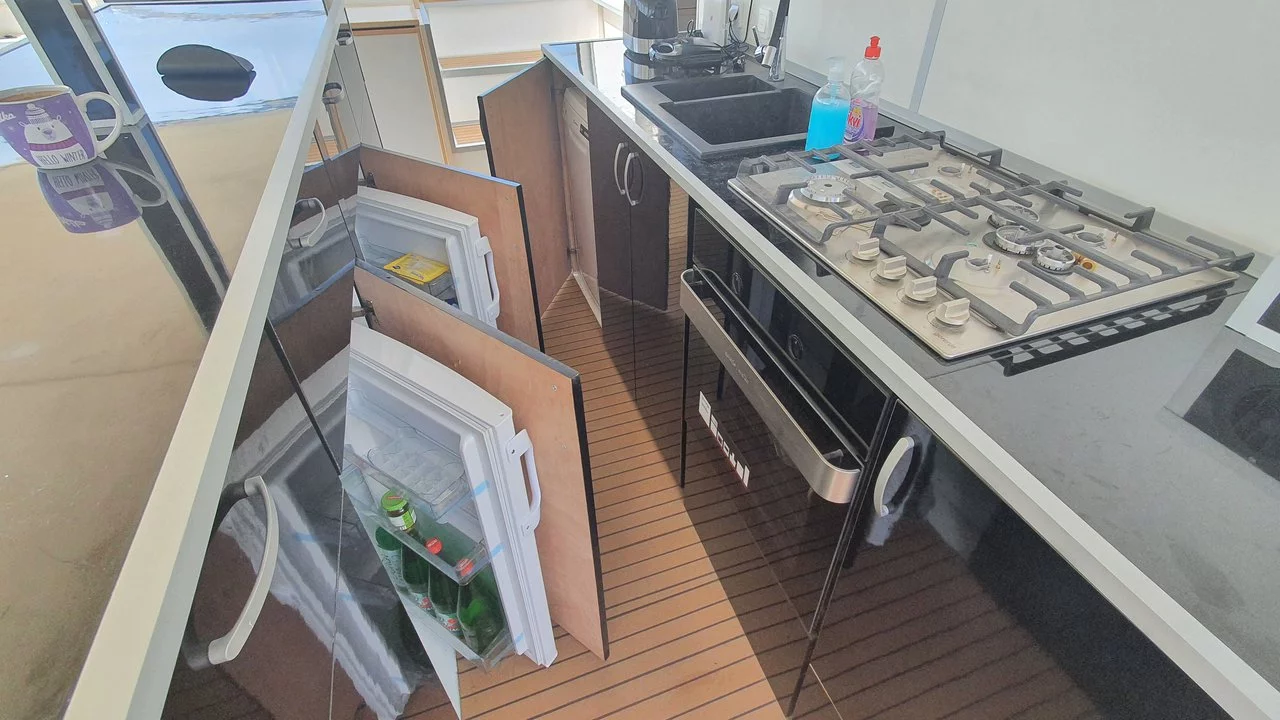 Upwind 50 Eco - 4 + 1 cab. (Upwind)  - 19