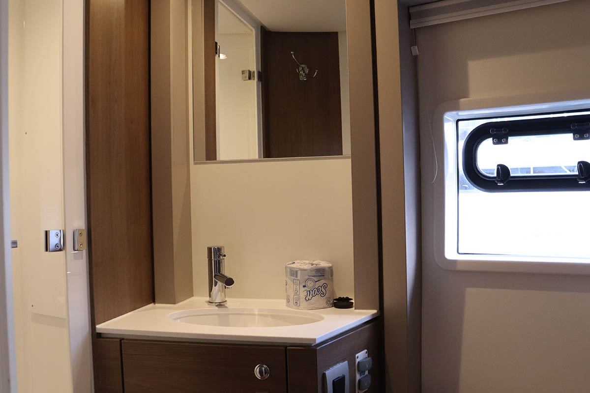 Photo #27 - Bali 4.4 - 4 + 1 cab. (Seas Another Day) in Nanny Cay - 37949