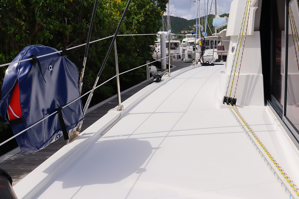 Photo #16 - Bali Catsmart - 4 cab. (Tropico) in Nanny Cay - 37966