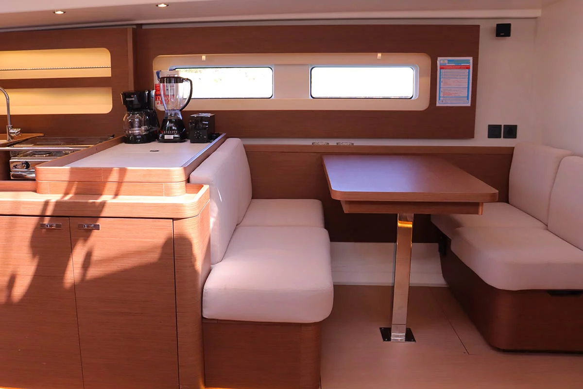 Oceanis 54 - 3 + 1 cab. (Heartbeat)  - 11