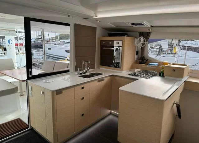 Fountaine Pajot Astrea 42 (Unsupervised)  - 11