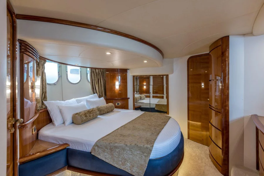 Azimut 62 Fly - 3 + 2 cab. (Eos)  - 16