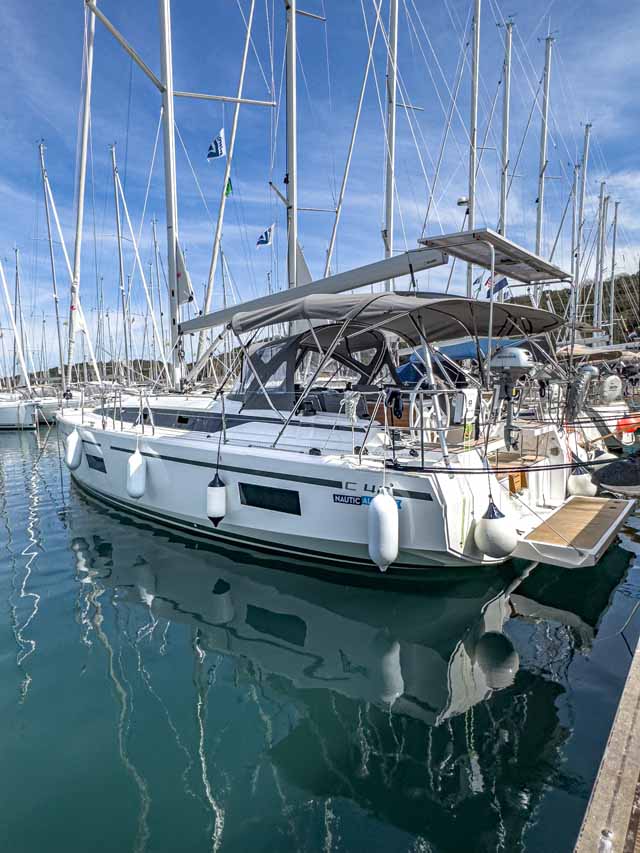 Photo #3 - Bavaria C42 (Livia) en Pula - 38096
