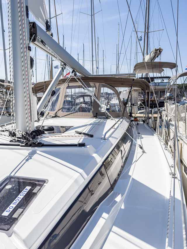 Photo #8 - Bavaria C38 (Penelope) in Pula - 38098