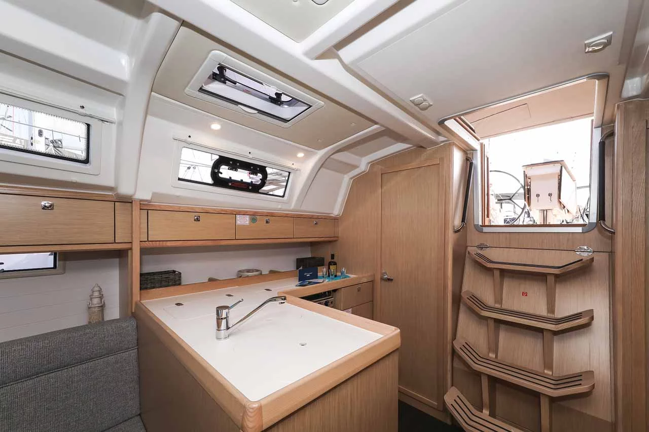 Bavaria Cruiser 37 Style (Pura Vida)  - 13