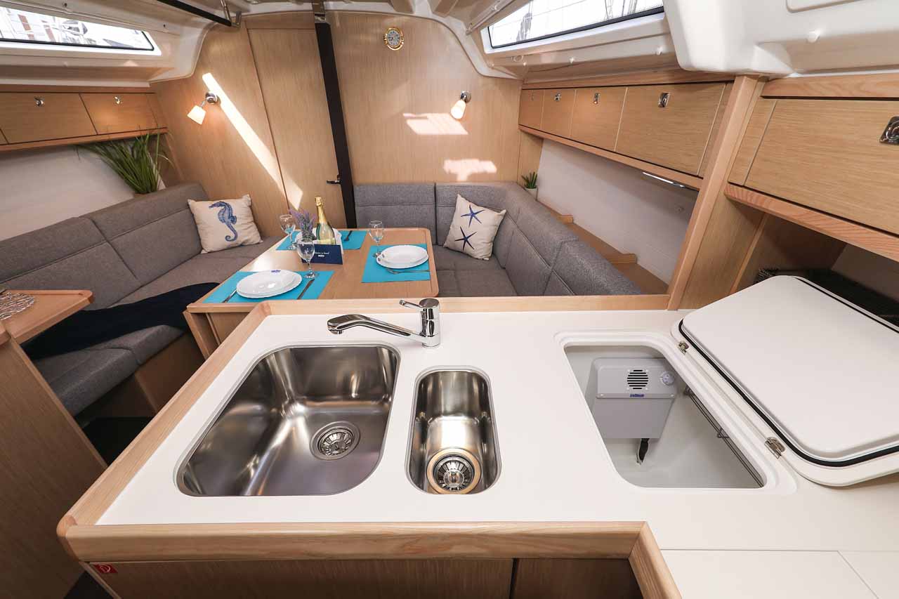 Photo #16 - Bavaria Cruiser 37 Style (Pura Vida) in Trogir - 38100
