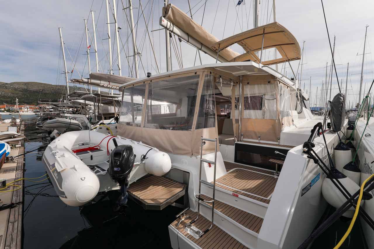 Photo #3 - Fountaine Pajot Astrea 42 - 4 + 2 cab. (Alchiba) en Trogir - 38118