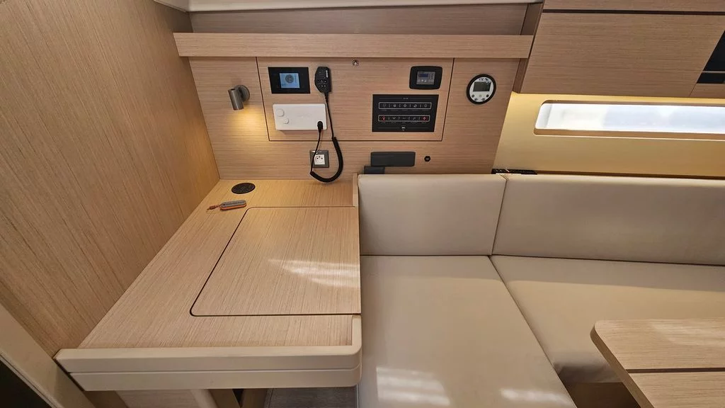 Oceanis 40.1 (Dream Weaver)  - 13