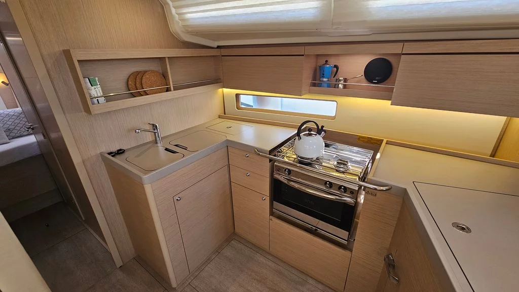 Oceanis 40.1 (Dream Weaver)  - 16