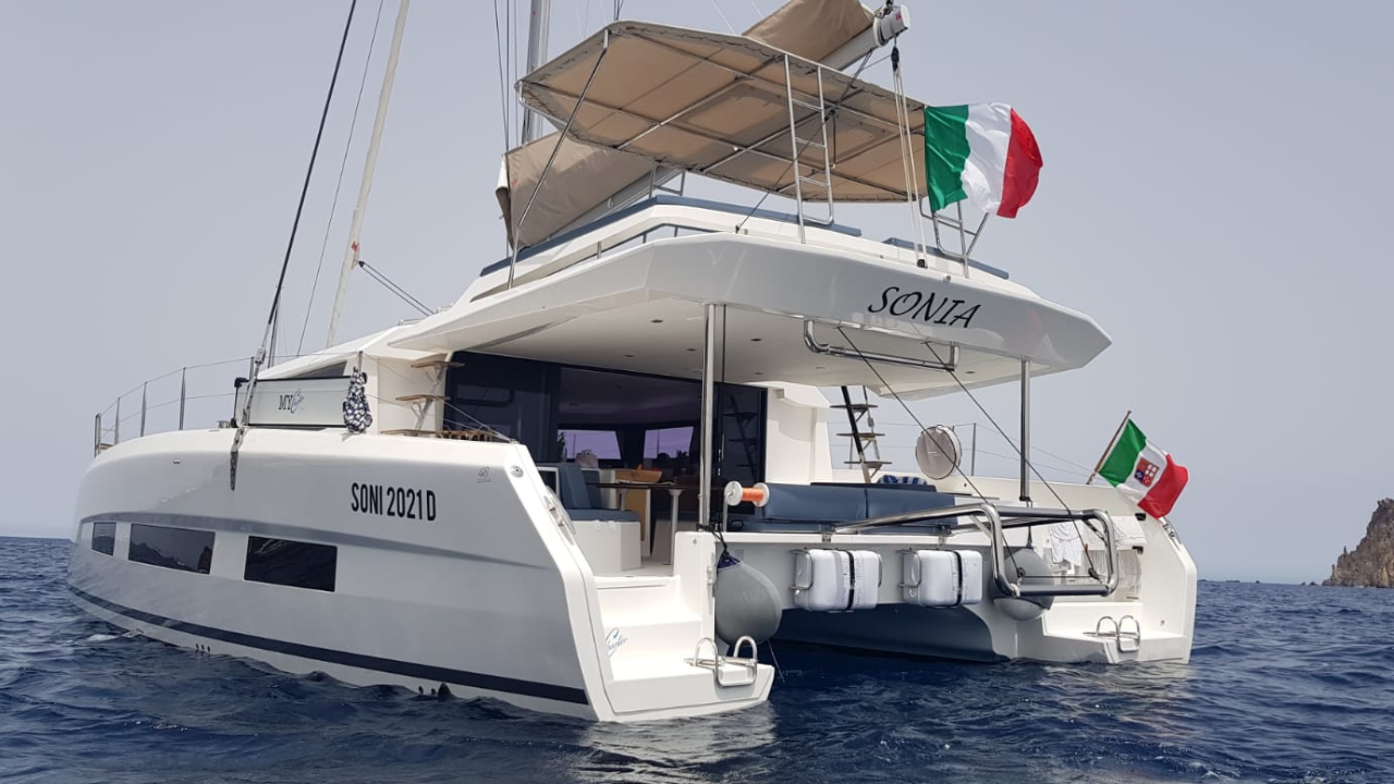 Dufour 48 Catamaran - 5 + 1 cab. — photo 3