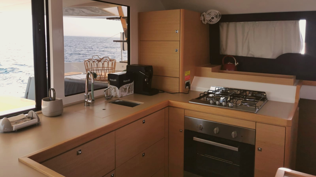 Dufour 48 Catamaran - 5 + 1 cab. — photo 12