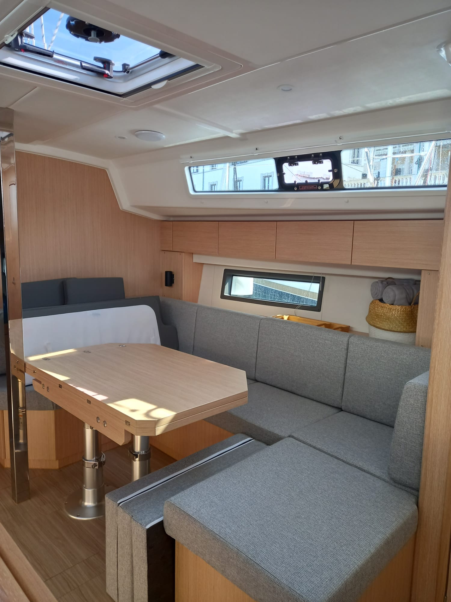 Bavaria C42 — photo 6