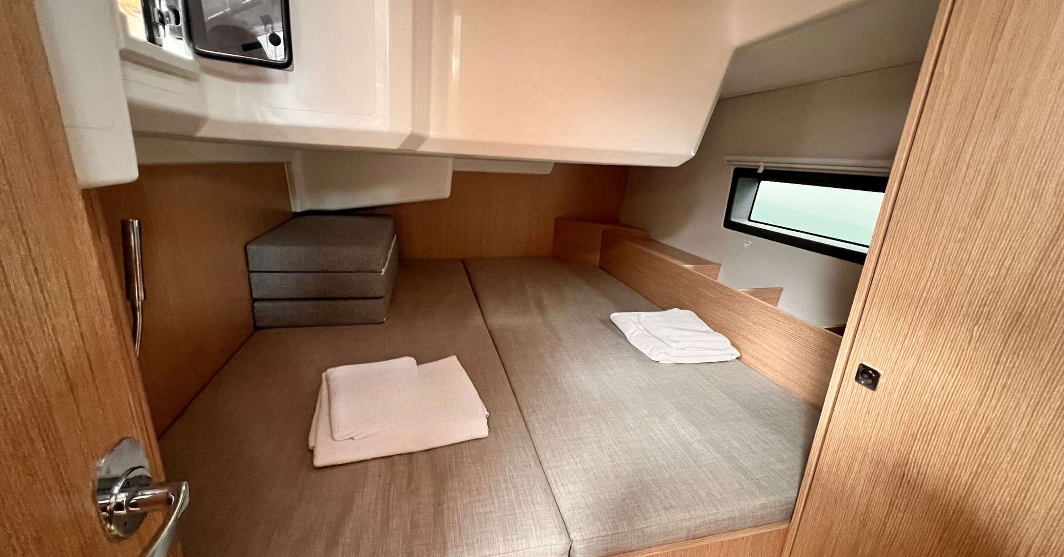 Bavaria C42 — photo 12