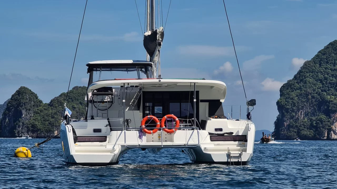 Lagoon 42 - 4 + 2 cab. (Thai Thunder)  - 8