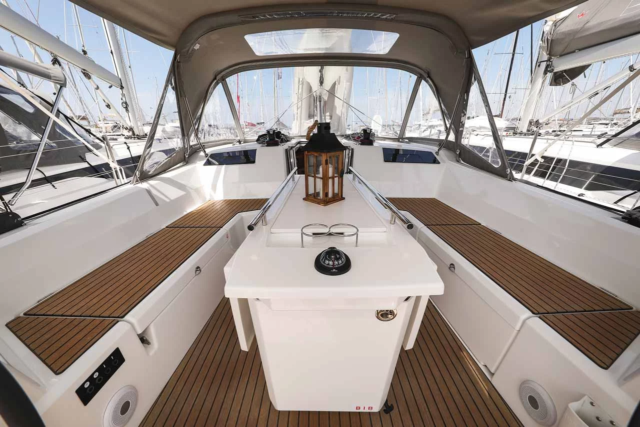 Oceanis 40.1 ELECTRIC (Moritz)  - 7