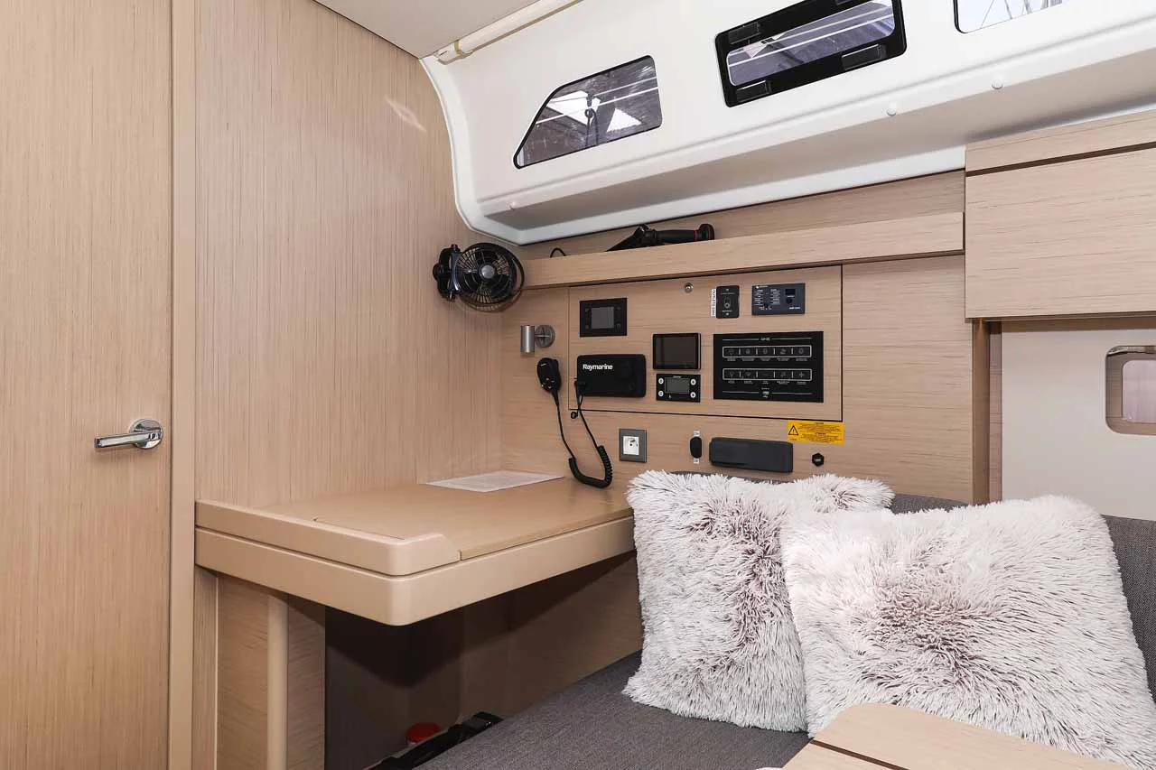 Oceanis 40.1 ELECTRIC (Moritz)  - 17