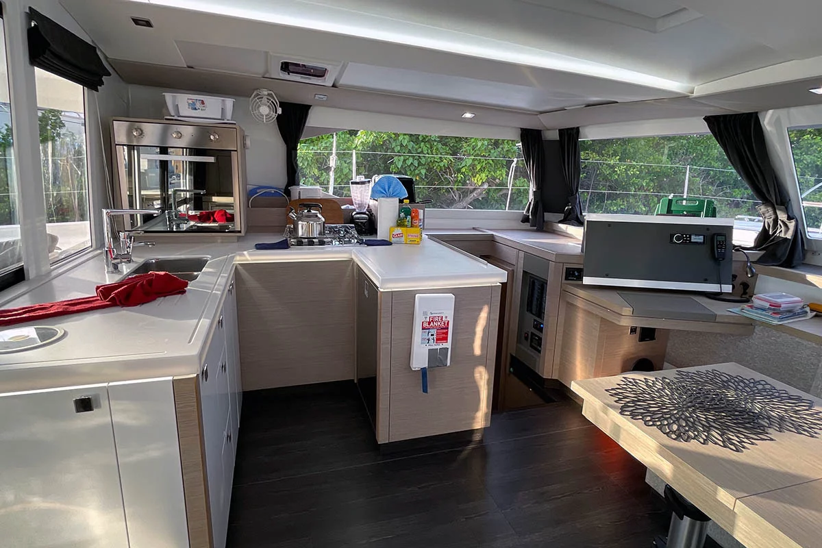 Fountaine Pajot Astrea 42 - 4 + 2 cab. (Carpe Diem - BVI)  - 15