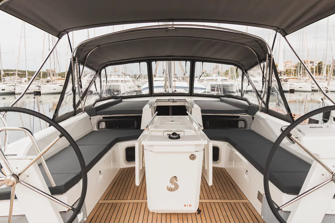 Oceanis 51.1 - 5 + 1 cab. (Panthata)  - 9