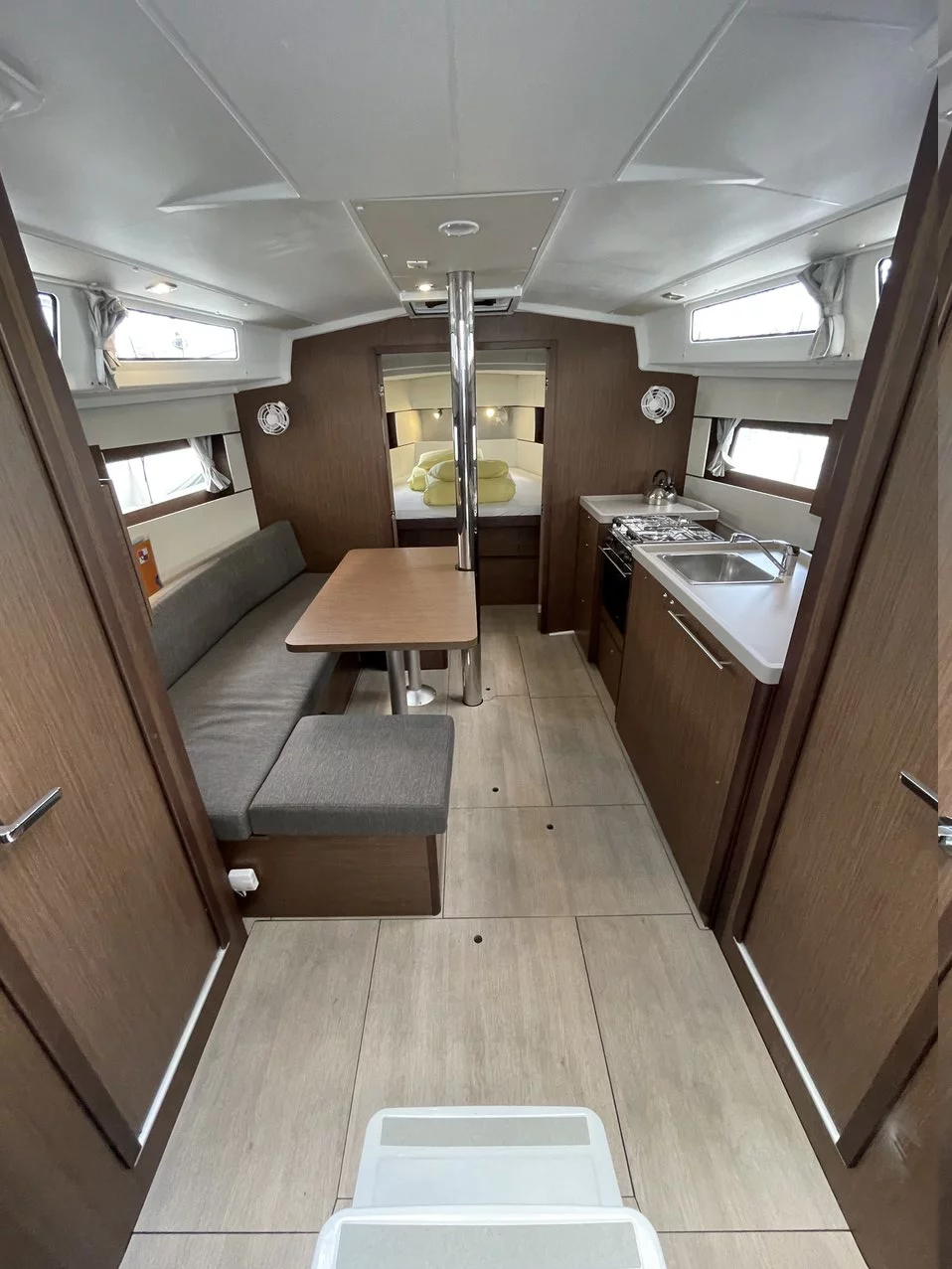Oceanis 38.1 (Cocco)  - 9