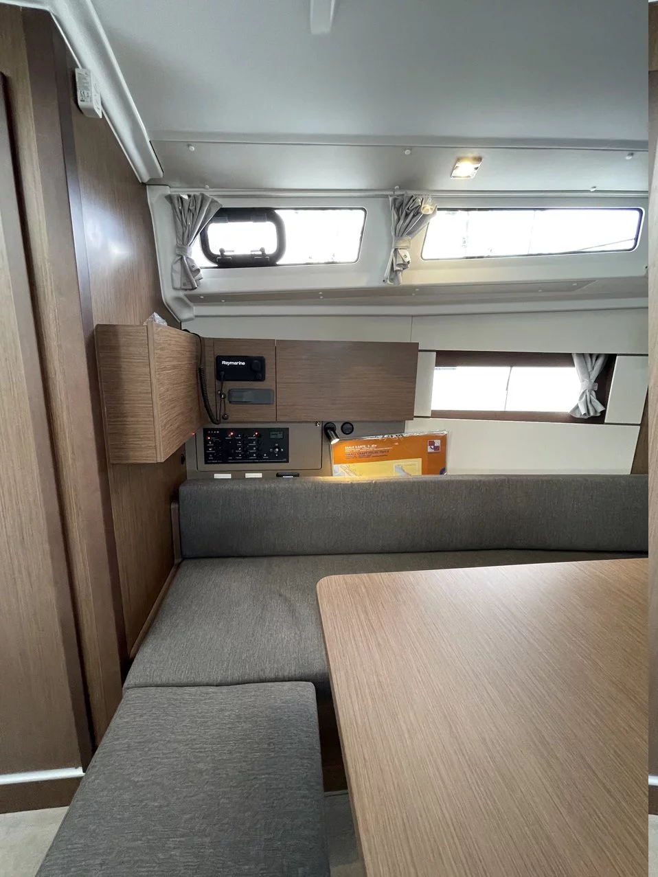 Oceanis 38.1 (Cocco)  - 10