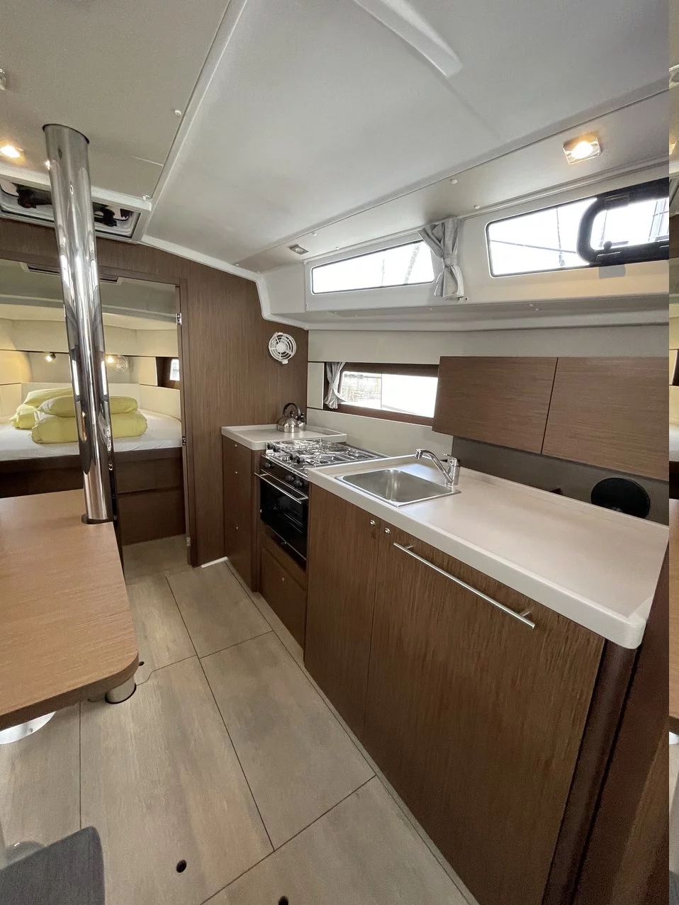 Oceanis 38.1 (Cocco)  - 11