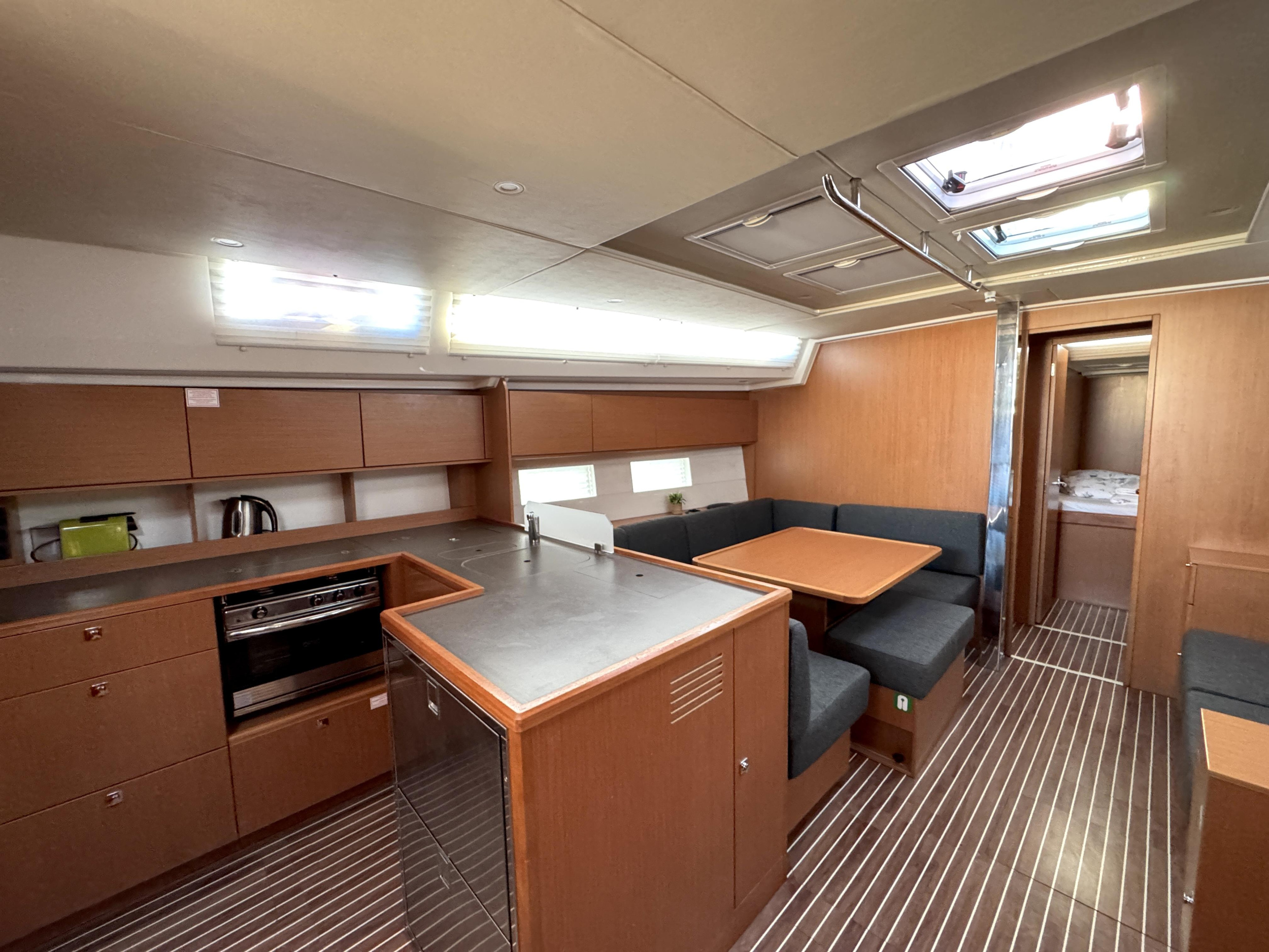 Bavaria C50 Holiday - 5 cab. — photo 9