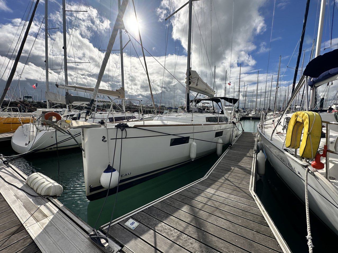 Photo #1 - Oceanis 38.1 (Delfino) in La Rochelle - 38441