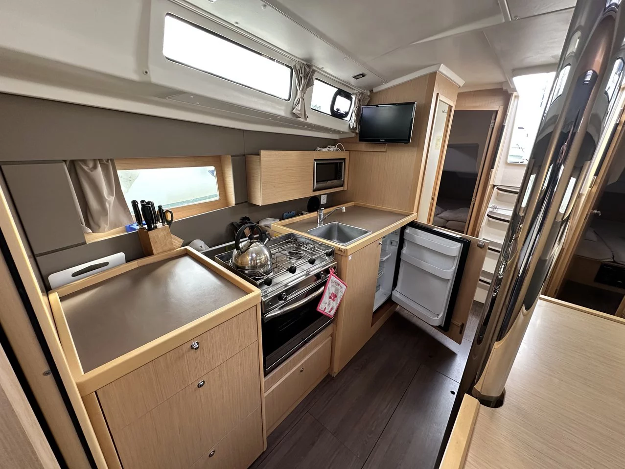 Oceanis 38.1 (Delfino)  - 8