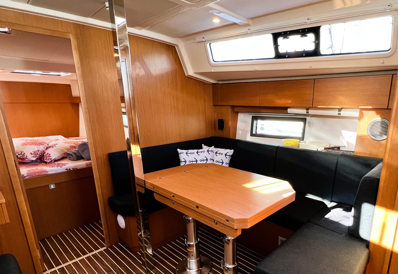 Photo #10 - Bavaria C38 (Wind Dancer) in Split - 38458