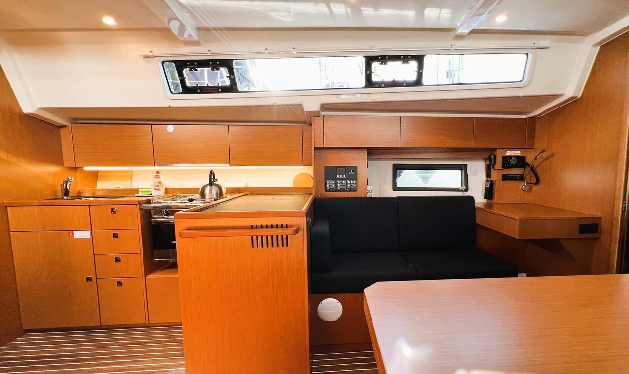 Bavaria C38 (Wind Dancer)  - 11