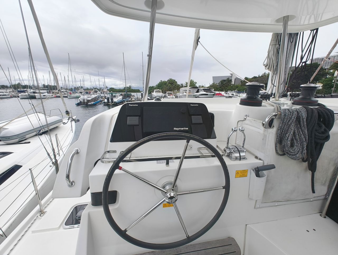Lagoon 42 - 4 + 2 cab. — photo 7