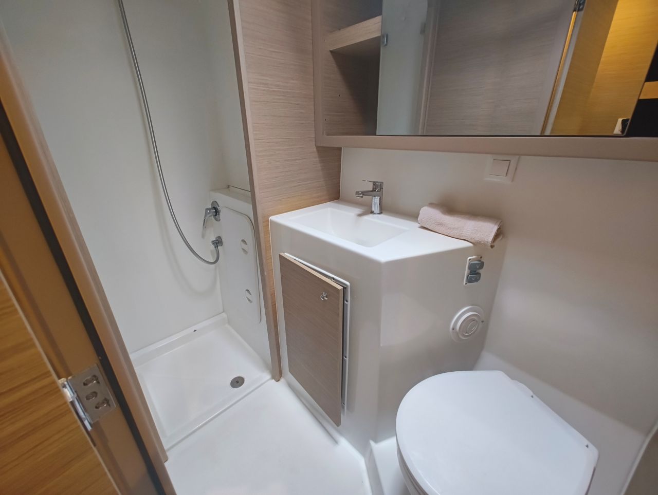 Lagoon 42 - 4 + 2 cab. — photo 11