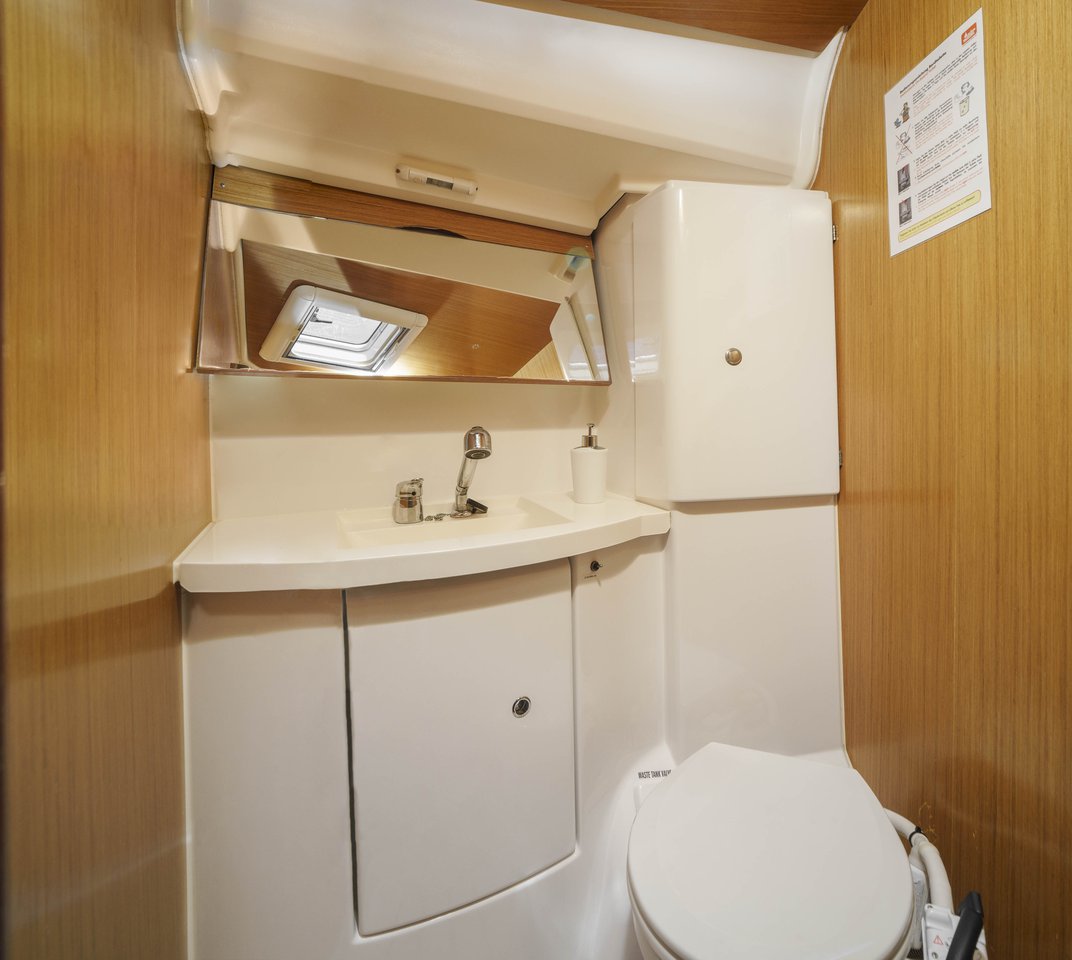 Photo #2 - Sun Odyssey 42i (Ema) in Tribunj - 38524