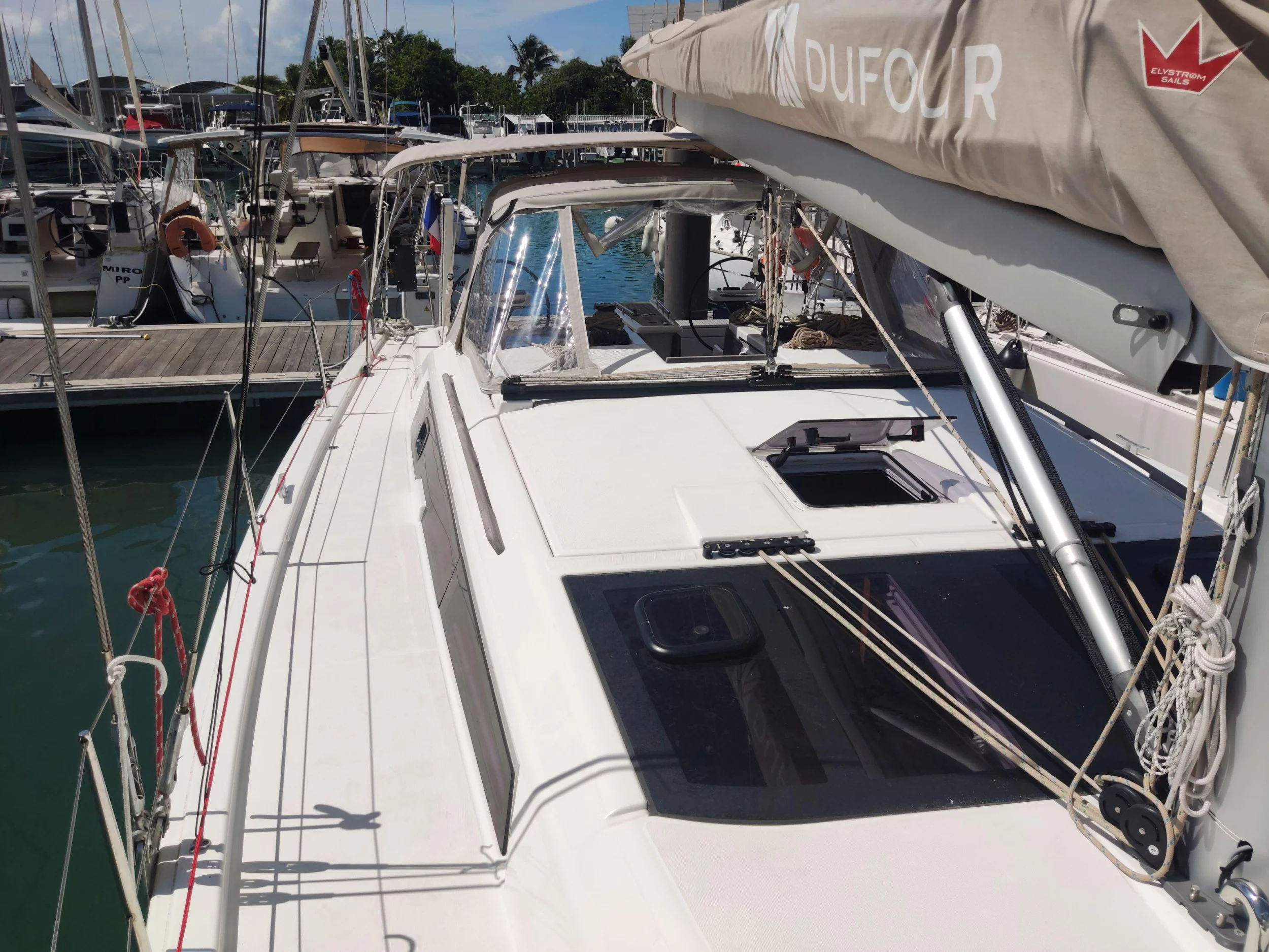 Dufour 430 GL (LUNA ROSSA)  - 3