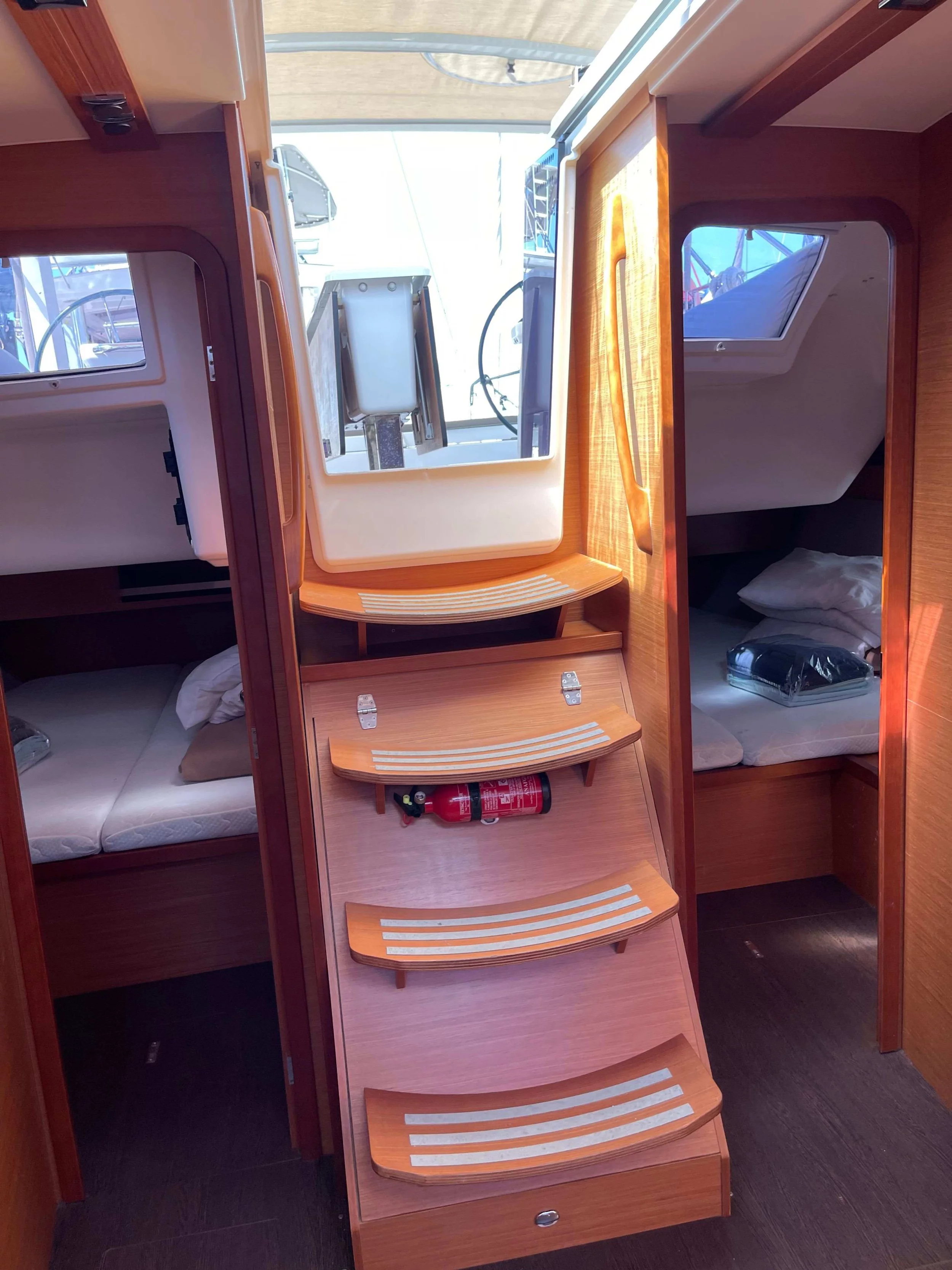 Dufour 430 GL (LUNA ROSSA)  - 6