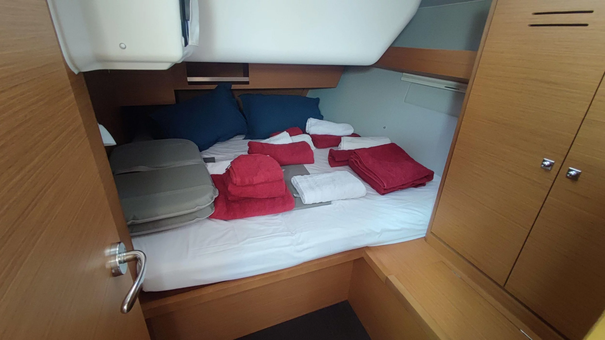 Dufour 430 GL (LUNA ROSSA)  - 9