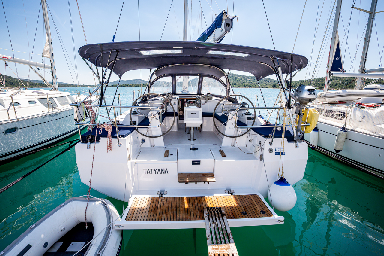 Bavaria C42 — photo 10