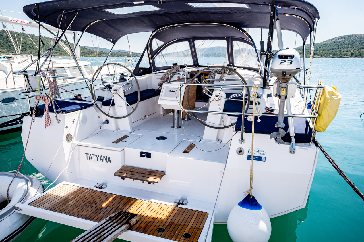 Bavaria C42 — photo 11