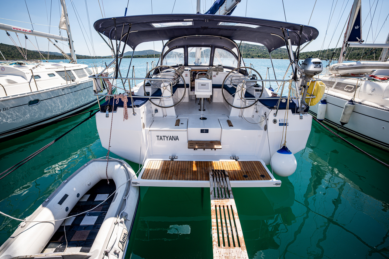 Bavaria C42 — photo 13