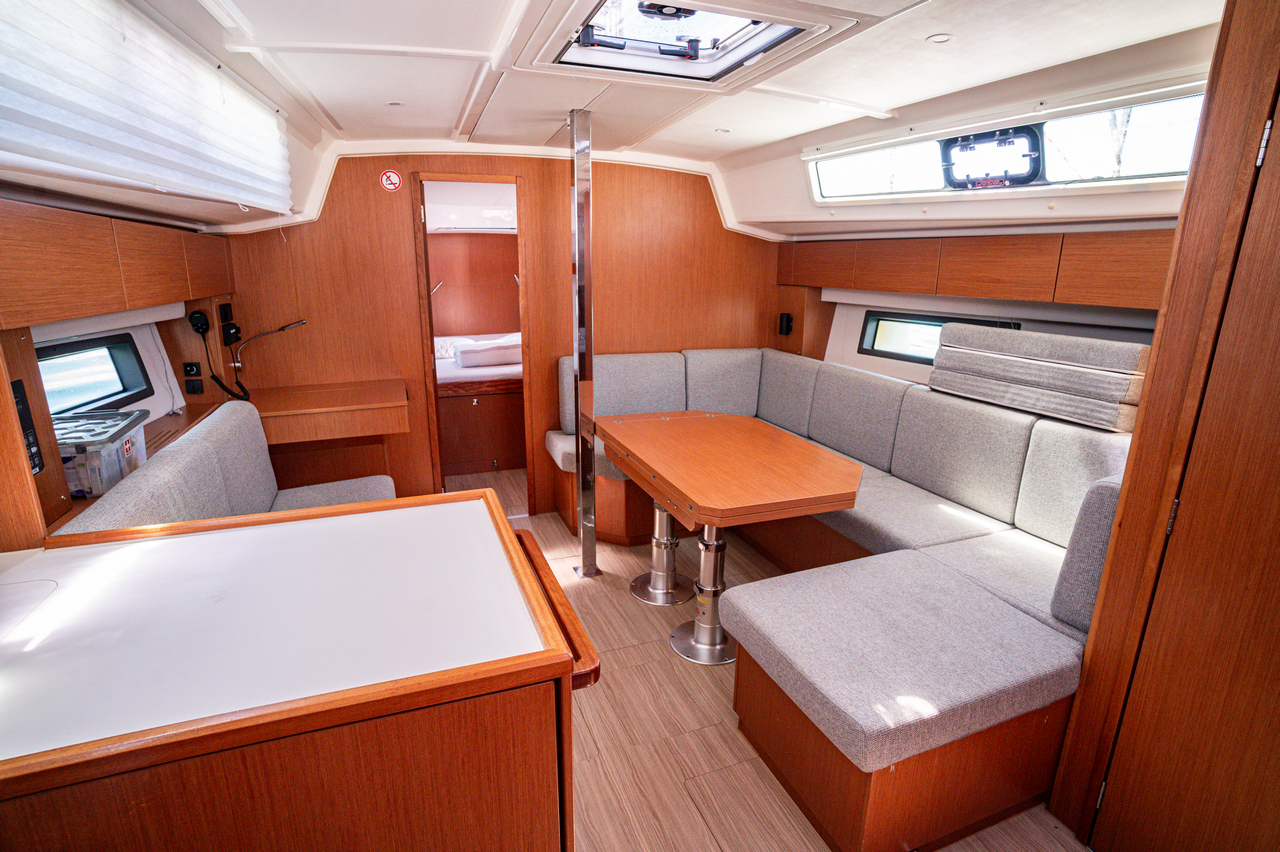 Bavaria C42 — photo 24