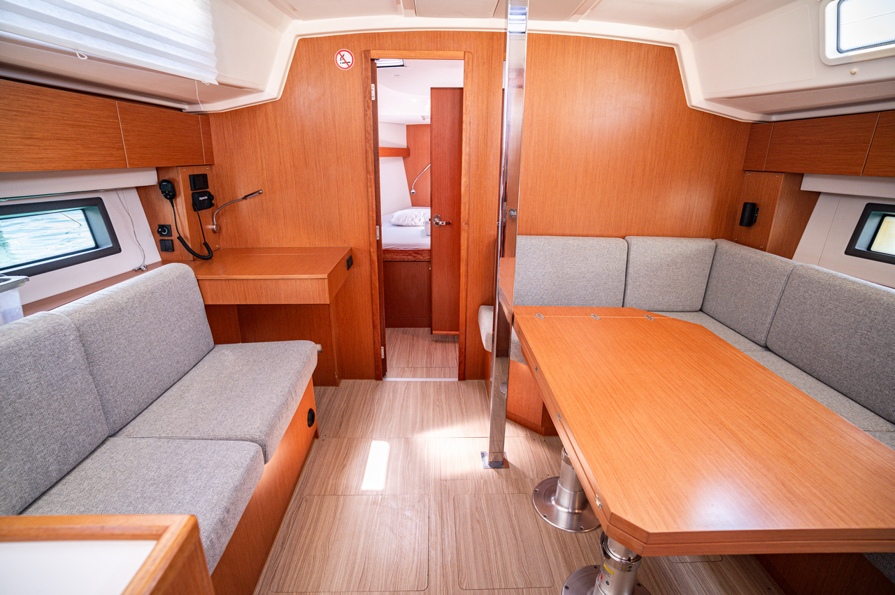 Bavaria C42 — photo 26