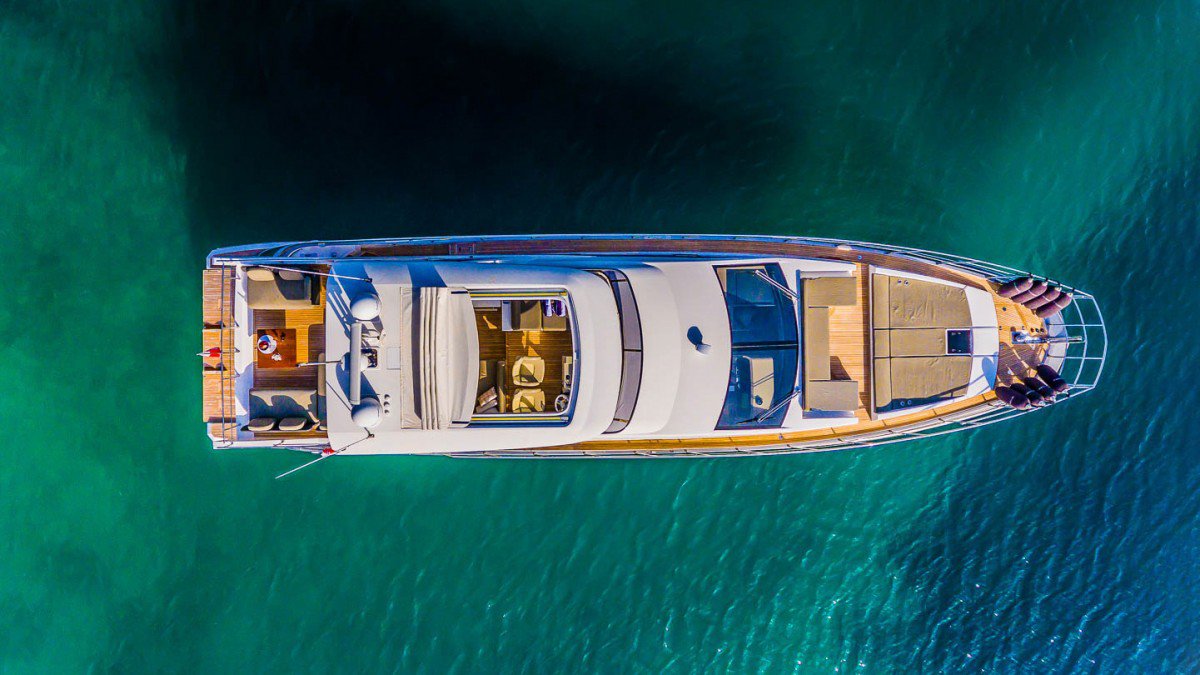 Photo #10 - Azimut 66 - 4 + 1 cab. (MY My Karat II) en Kastela - 38639