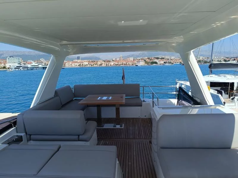 Prestige 590 Flybridge - 3 + 1 cab. (Tereza)  - 9