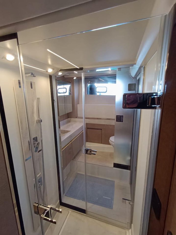 Photo #4 - Prestige 590 Flybridge - 3 + 1 cab. (Tereza) in Split - 38645