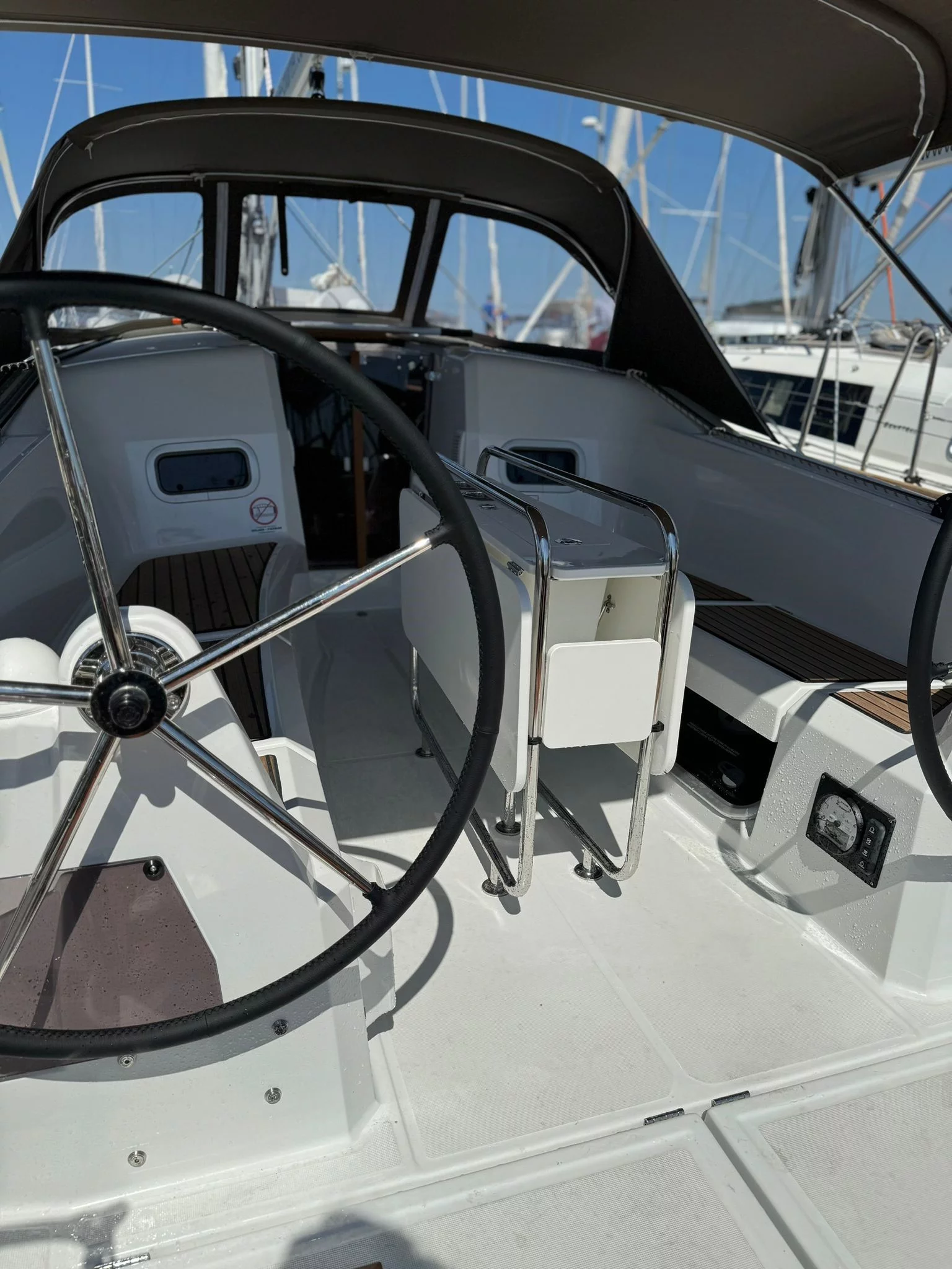 Sun Odyssey 349 (Joy Division)  - 2