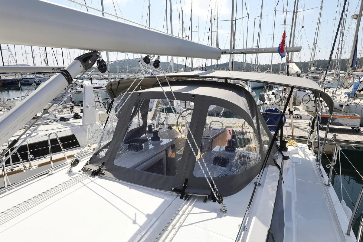 Bavaria C38 (Lea)  - 2