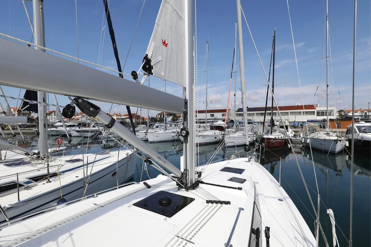 Bavaria C38 (Lea)  - 3
